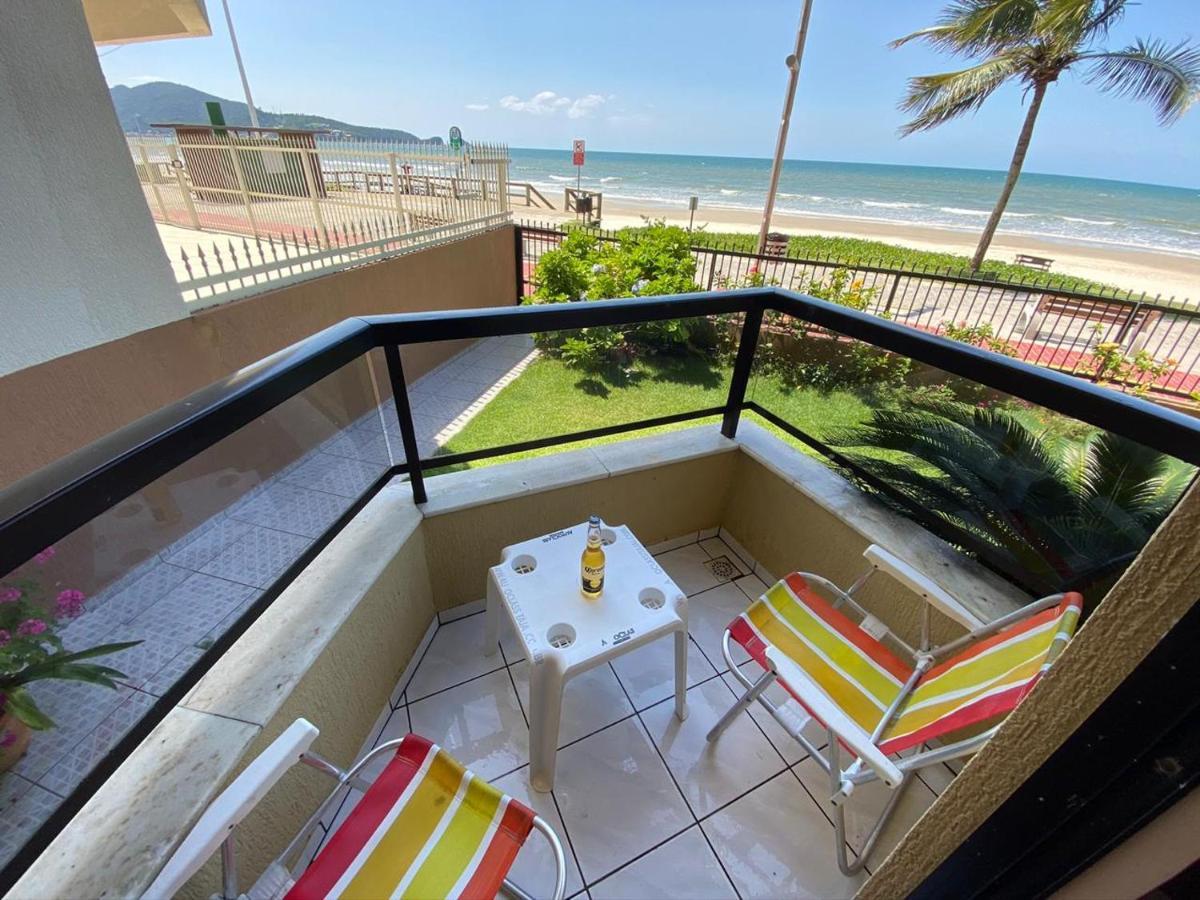 Apartment Frente Mar, Meia Praia, Itapema, 3q, Vista O Mar E Churrasqueira Na Sacada