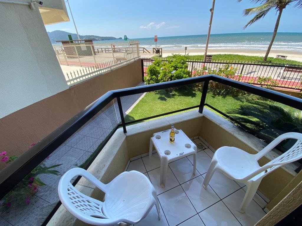 Frente Mar, Meia Praia, Itapema, 3q, Vista O Mar E Churrasqueira Na Sacada Apartment Itapema