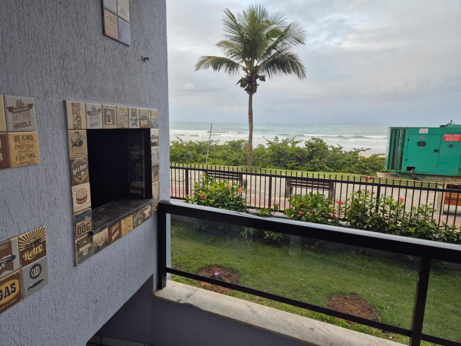 Frente Mar, Meia Praia, Itapema, 3q, Vista O Mar E Churrasqueira Na Sacada Apartment